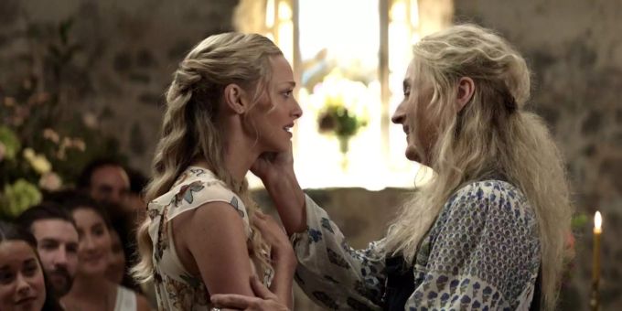 Tochter Sophie (Amanda Seyfried) mit ihrer Mutter Donna (Meryl Streep). Amanda Seyfried