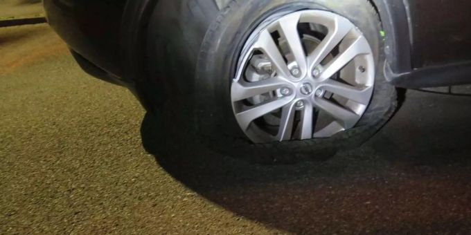 Eine Autofahrerin verursachte unter Alkoholeinfluss einen Selbstunfall. Eine Autofahrerin verursachte unter Alkoholeinfluss einen Selbstunfall.