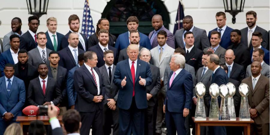 Da waren es noch die Patriots: Trump und die Football-Stars im letzten Jahr.