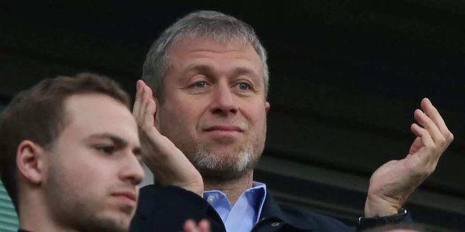 Chelsea-Besitzer Roman Abramowitsch hat die Verwaltung des Vereins wegen des Ukraine-Konflikts an die Treuhänder der wohltätigen Stiftung der Londoner übergeben. roman arkadjewitsch abramowitsch