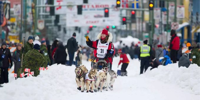 Start zum Schlittenhunderennen Iditarod in Alaska- Start zum Schlittenhunderennen Iditarod in Alaska-
