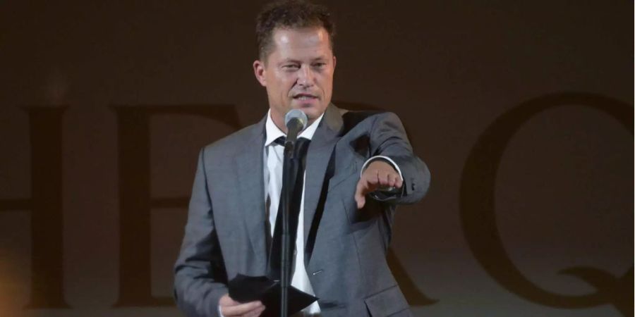 Til Schweiger finfet es mutig, dass Frauen auch Jahre nach Belästigungen durch Weinstein ihre Erfahrungen öffentlich machen.