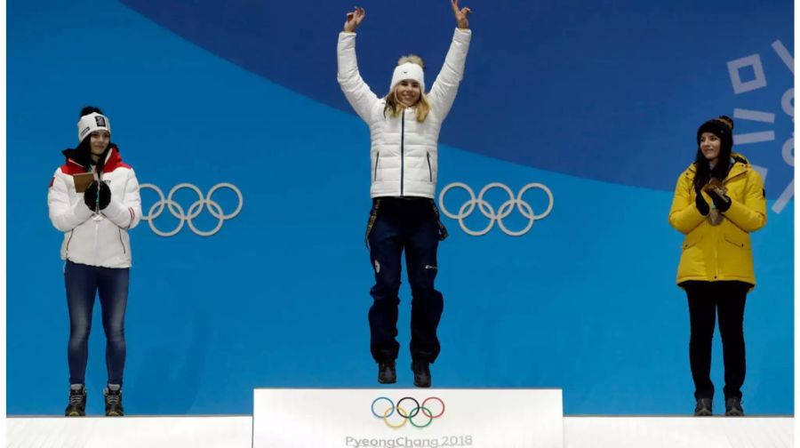 Überraschender Olympiasieg für die Tschechin Ester Ledecka im Super-G der Frauen.