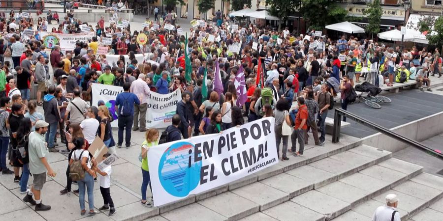 Auch in Madrid versammelten sich Hunderte Demonstranten und forderten einen entschlossenen Kampf gegen den Klimawandel.