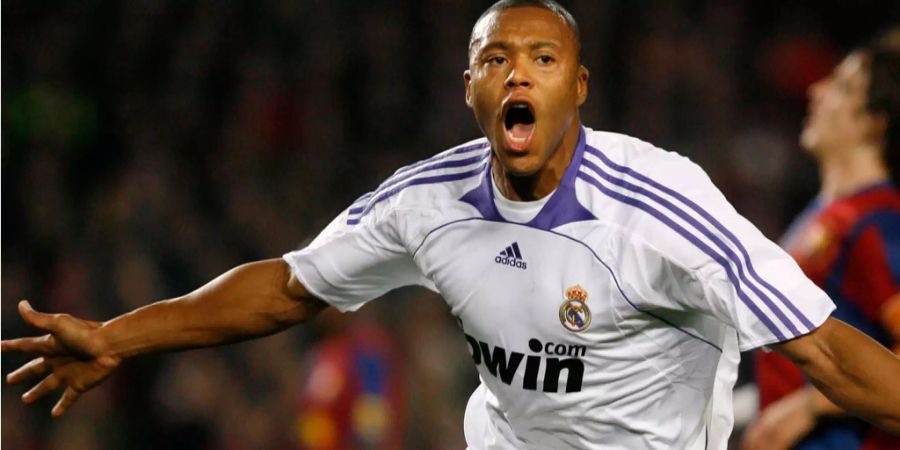 Julio Baptista feiert beim Clásico im Dezember 2007 seinen Treffer.