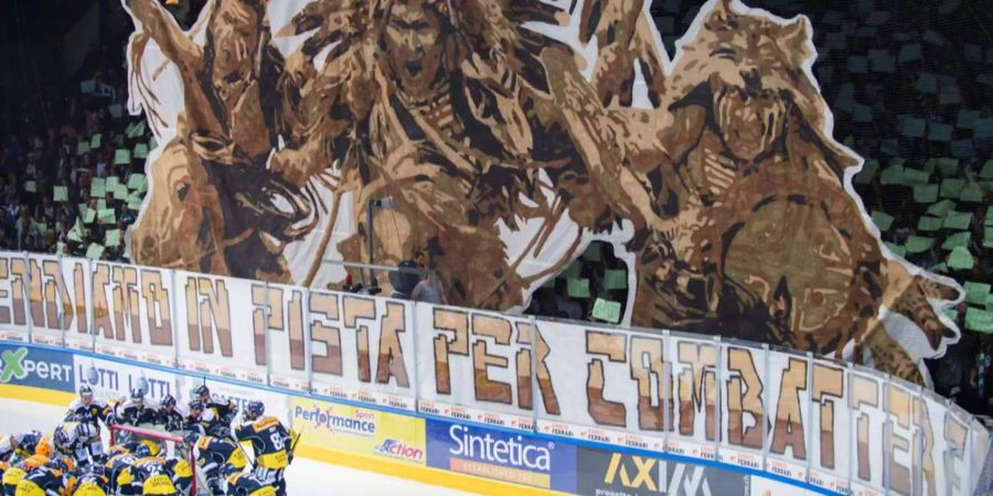 Die heissblütigen Fans des HC Ambri-Piotta sind bekannt für ihre aufwändigen Choreografien vor dem Spiel.