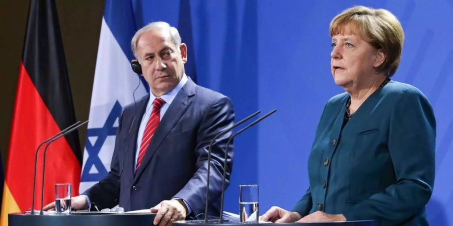 Der israelische Ministerpräsident Benjamin Netanjahu und die deutsche Bundeskanzlerin Angela Merkel halten eine gemeinsame Pressekonferenz. (Archivbild)