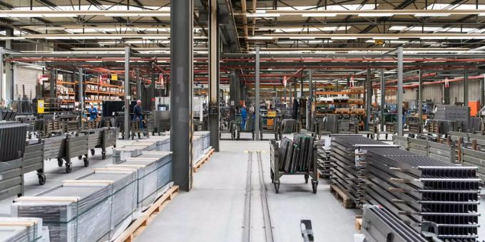 Die Produktionshalle von Zehnder in Gränichen AG. Die Produktionshalle von Zehnder in Gränichen AG.