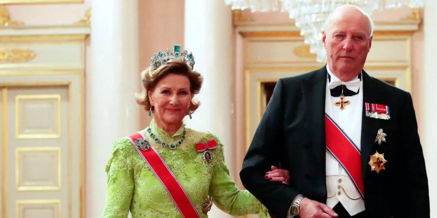 König Harald und Königin Sonja von Norwegen kommen zum Galadinner anlässlich des 80. Geburtstags des norwegischen Königs.