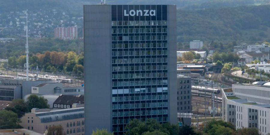 Blick auf den Lonza Turm in Basel.