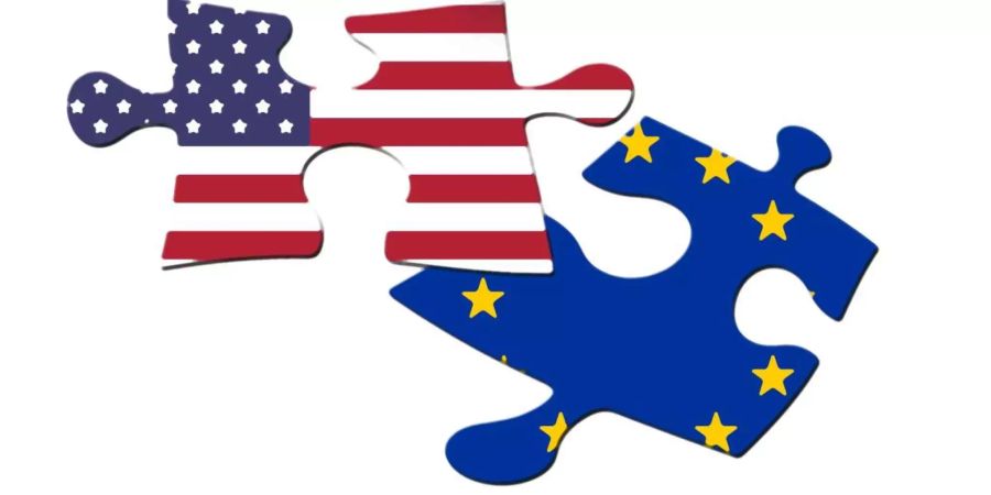 Die Flaggen der USA und der EU als Puzzleteile dargestellt.