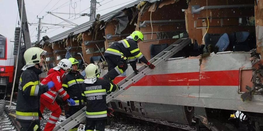 In Österreich ist es zu einem schweren Zugunglück gekommen.