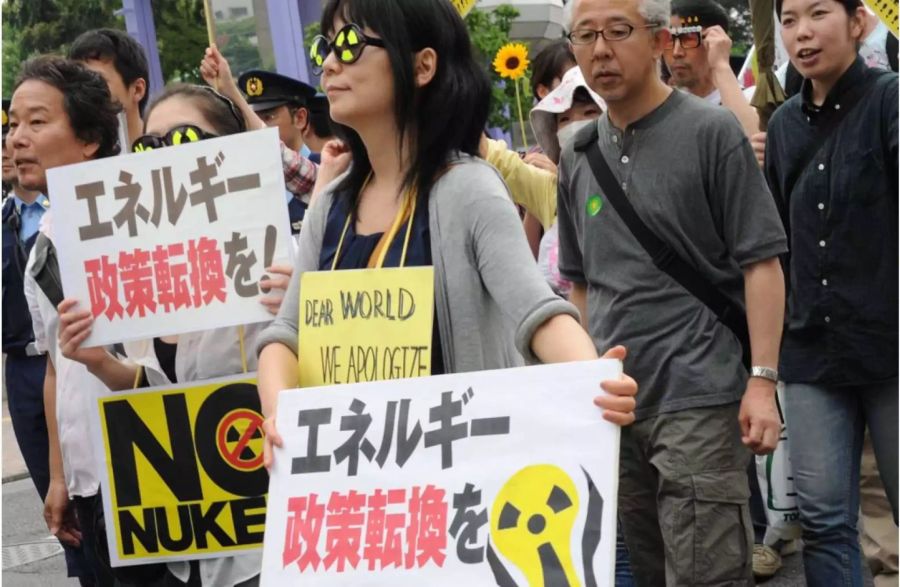 Eine Anti-Atomkraft-Demonstration auf dem Shibuya Square in Tokio von 2011.