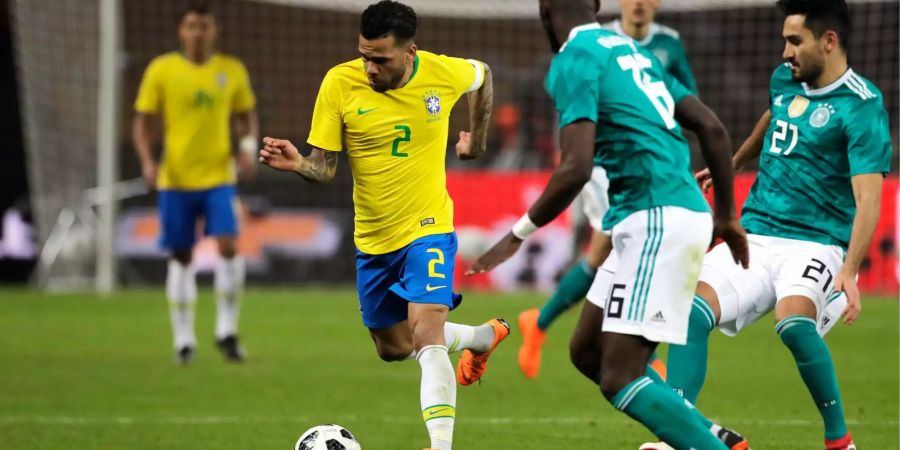 Brasilien: Dani Alves (35). Wäre auf der rechten Seite wohl gesetzt gewesen, verpasst die WM aber – wie David Luiz – wegen einer Knieverletzung.