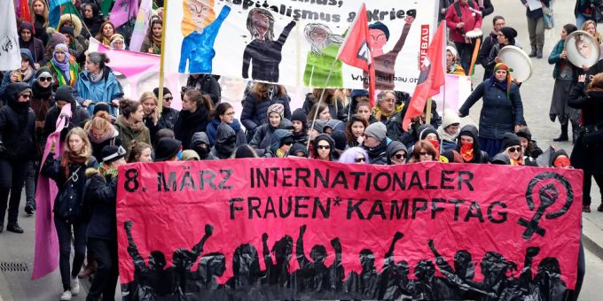 Schweiz von Anfang an dabei - Darum gibt es den Weltfrauentag