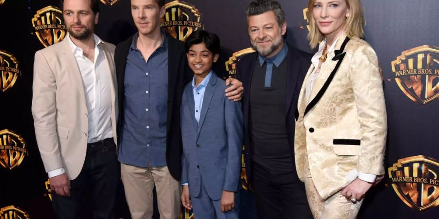 Matthew Rhys, von links, Benedict Cumberbatch, Rohan Chand, Andy Serkis und Cate Blanchett sind Teil der neuen «Mogli»-Verfilmung.