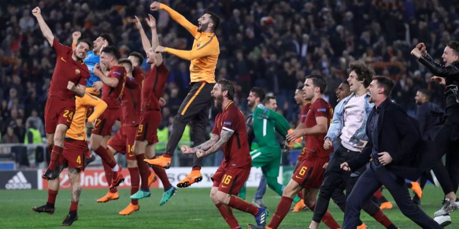 Jubel bei den Spielern der AS Roma nach dem Sieg über den FC Barcelona in der Champions League