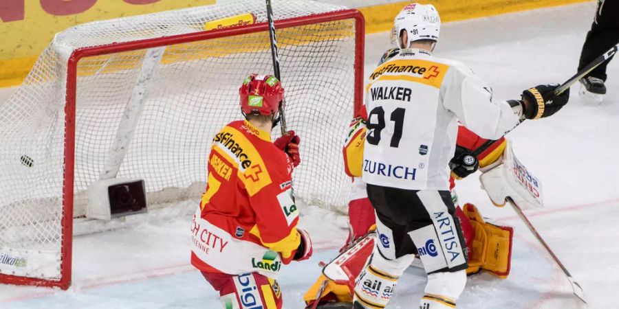 Biels Goalie Hiller muss sich geschlagen geben.