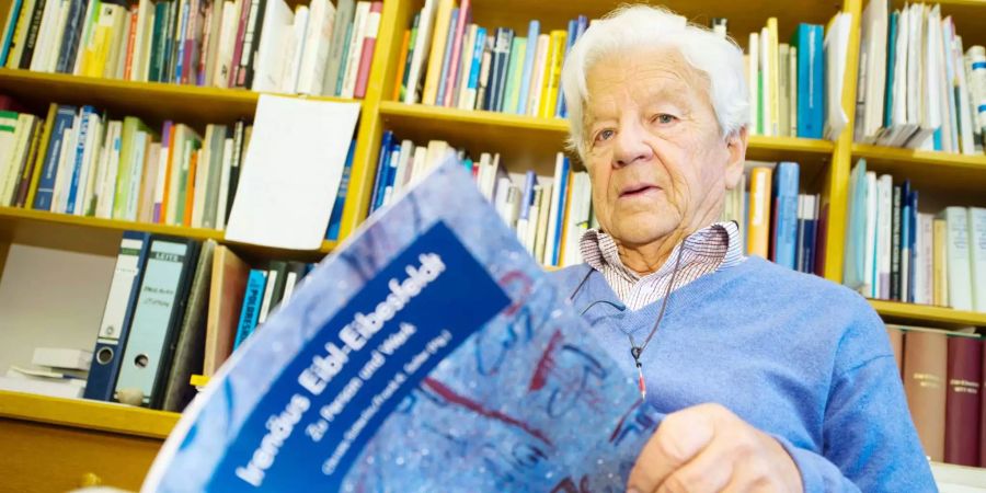 Irenäus Eibl-Eibesfeldt hat viel in seiner wissenschaftlichen Karriere erreicht. Durch seine These der angeborenen Fremdenschau fand er aber nicht nur Freunde.