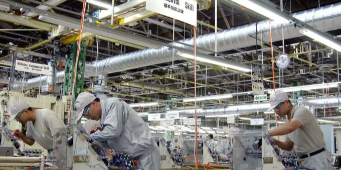 Neuer Trend? - Toyota ersetzt Roboter durch Menschen