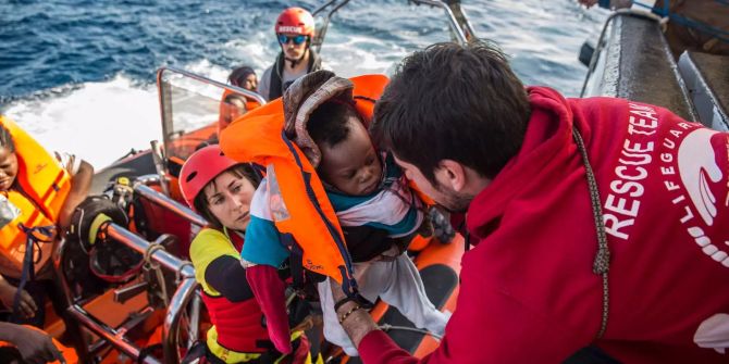 Flüchtlinge aus Seenot gerettet.