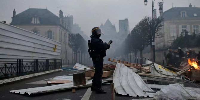 Chaos nach Protesten der Gelbwesten.