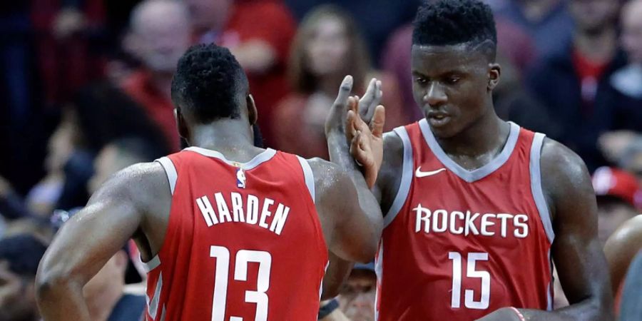 Clint Capela (rechts) spielt bisher eine starke Saison.