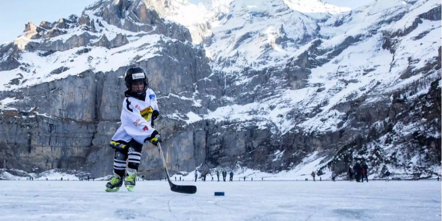 Hockey auf dem Natureis.