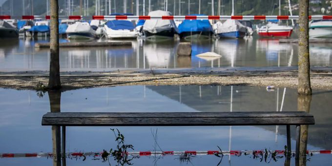 Im Bootshafen Biel ist der Seepegel einige Zentimeter gesunken. Im Bootshafen Biel ist der Seepegel einige Zentimeter gesunken.