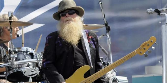 Bassist Dusty Hill ist im Alter von 72 Jahren gestorben. Foto: Mike Mccarn/FR34342 AP/dpa Bassist Dusty Hill ist im Alter von 72 Jahren gestorben. Foto: Mike Mccarn/FR34342 AP/dpa