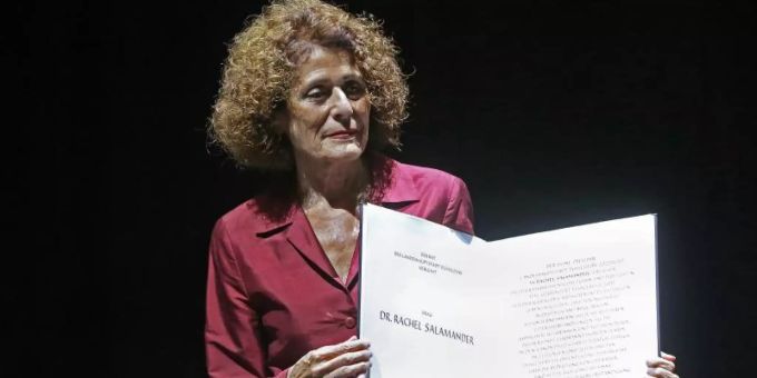 Die Publizistin Rachel Salamander ist mit dem Heine-Preis ausgezeichnet worden. Foto: David Young/dpa Die Publizistin Rachel Salamander ist mit dem Heine-Preis ausgezeichnet worden. Foto: David Young/dpa
