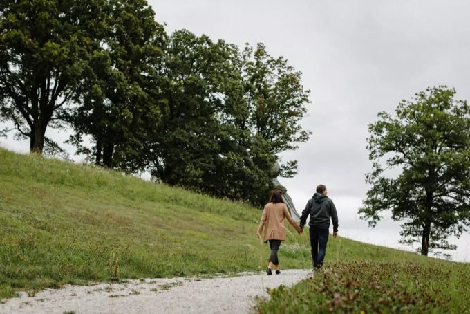 Wanderer und Spaziergänger finden auf dem autofreien Gurten ein vielfältiges Routenangebot. asd