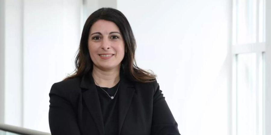 Daniela Cavallo, Vorsitzende des Gesamt- und Konzernbetriebsrats der Volkswagen AG, nach einem Gespräch mit einem dpa-Journalisten. Foto: Swen Pförtner/dpa