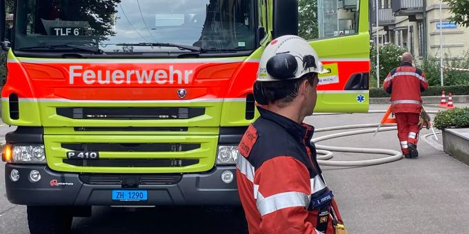 Bitte ausfüllen - Zürich: Brand in Gewerbe- und Wohngebäude ausgebrochen