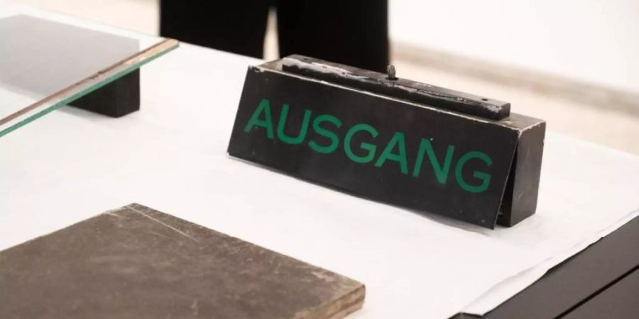 Bauteile der Nationalgalerie, die bei der Sanierung nicht verwendet wurden, werden an das Bauforschungsarchiv der Stiftung Bauhaus Dessau übergeben. Foto: Christophe Gateau/dpa