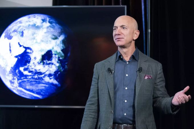 Jeff Bezos gab schon im Mai bekannt, er wolle mit seiner Raumfahrtfirma Blue Origin am 20. Juli ins Weltall fliegen. Blue Origin Jeff Bezos