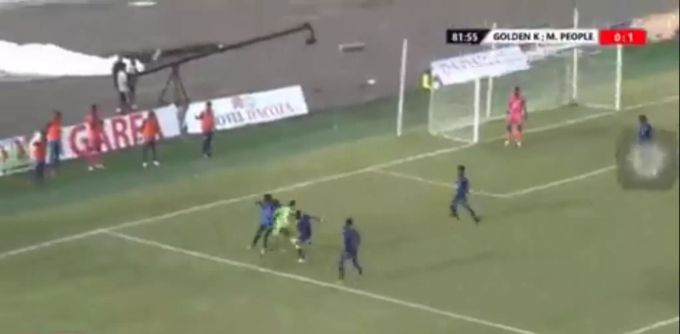 Der Ball klebt förmlich am Fuss von Mizak Asante. Ghana Fussball Manchester United