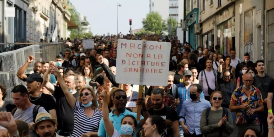 Protest in Paris gegen neue Corona-Massnahmen