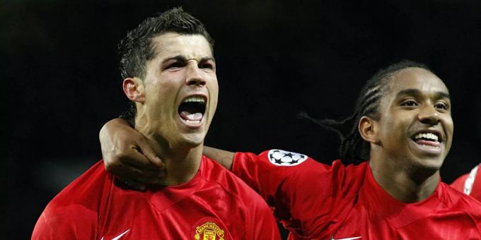 Anderson (r) jubelt mit Cristiano Ronaldo. Manchester United