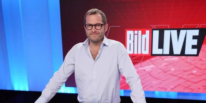 Julian Reichelt, Chefredakteur «Bild», im Studio.. Foto: Jörg Carstensen/dpa Julian Reichelt, Chefredakteur «Bild», im Studio.. Foto: Jörg Carstensen/dpa