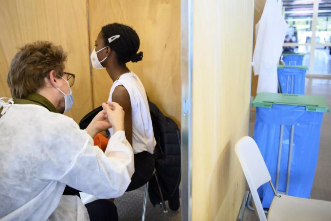 Sollte man sich fürs Wohl der Allgemeinheit gegen das Coronavirus impfen lassen? coronavirus impfung