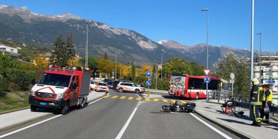 Ein 63-jähriger Motorradfahrer ist bei einem Unfall in Siders VS schwer verletzt worden. Seine 56-jährige Beifahrerin wurde ebenfalls verletzt.