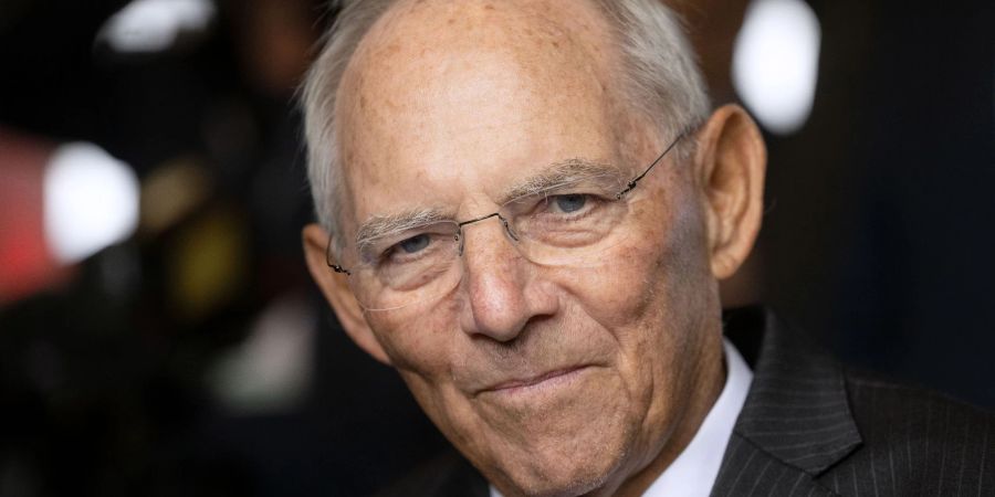 Mit dem Pullover gegen die Kälte: Wolfgang Schäuble.
