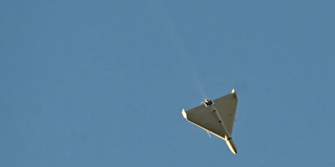 Eine Drohne fliegt über Kiew. (Symbolbild) Russland