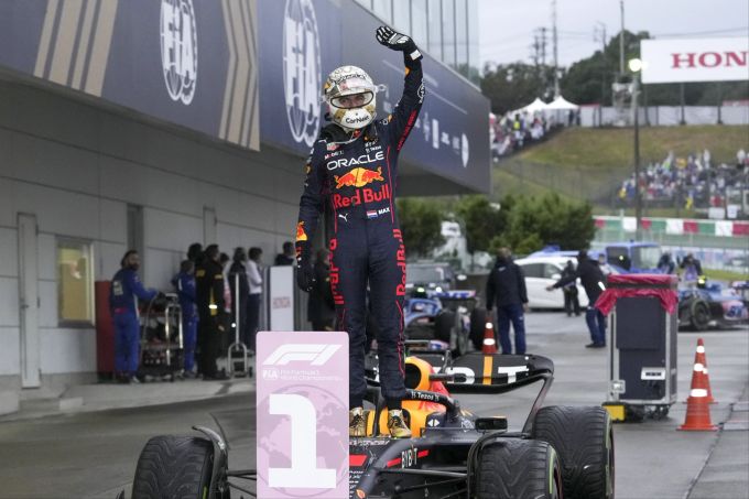 Max Verstappen feiert den Sieg beim Japan-GP der Formel 1. Max Verstappen Formel 1