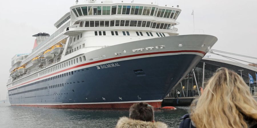 Das Kreuzfahrtschiff «Balmoral» im Rostocker Hafen. (Archiv)