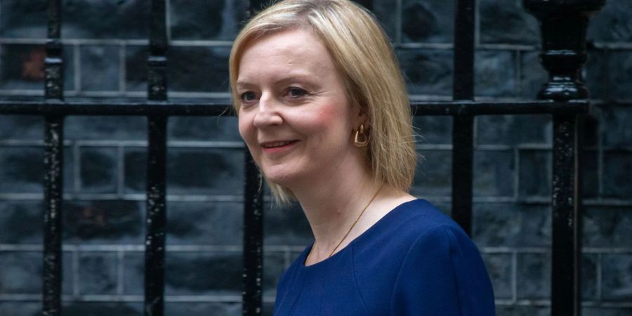 Die britische Regierung unter der neuen Premierministerin Truss will mit umfangreichen Steuersenkungen für Verbraucher und Unternehmen das Wirtschaftswachstum ankurbeln.
