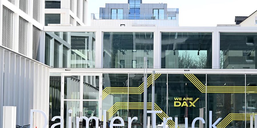 Der vergangenes Jahr aus dem Daimler-Konzern herausgelöste Lastwagen- und Bushersteller erwartet ein starkes Jahr 2022. (Archivbild)