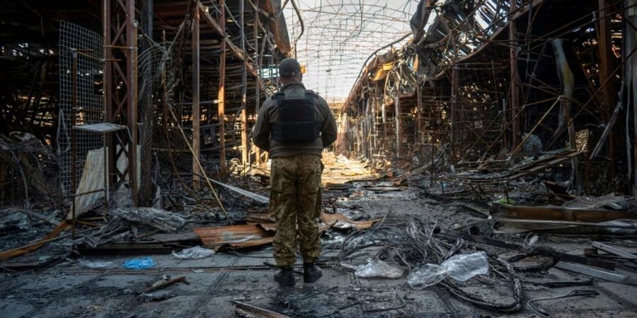 Ein ukrainischer angehöriger der Armee in Charkiw.