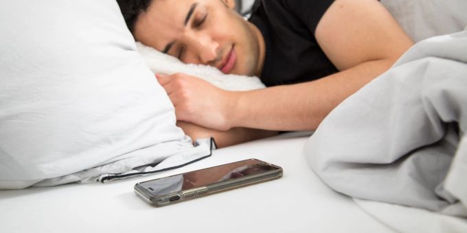 Wer sich morgens auf den Handywecker verlässt, sollte zuvor die Einstellungen überprüfen. Sonst kann es sein, dass das Smartphone still bleibt. Wer sich morgens auf den Handywecker verlässt, sollte zuvor die Einstellungen überprüfen. Sonst kann es sein, dass das Smartphone still bleibt.